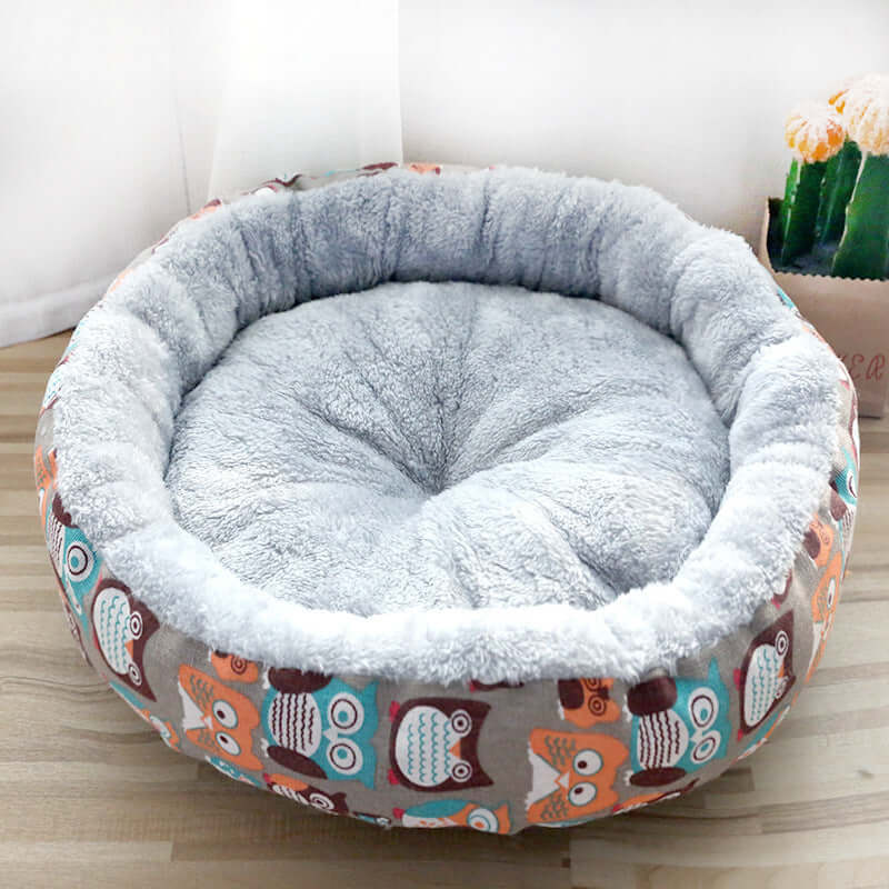 Dog And Cat Litter Padded With Round Cotton, plush pet bed with cartoon owl pattern, cozy and comfortable.